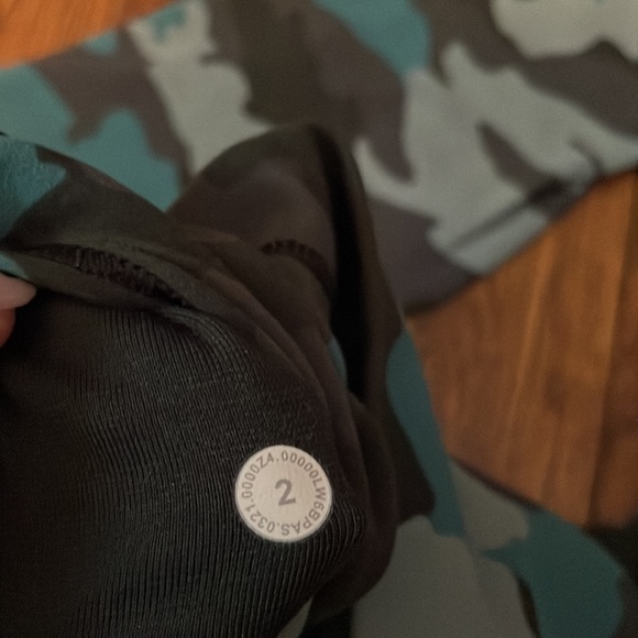 Lululemon 23 inch Align leggings, green, grey and black camo - Picture 3 of 3